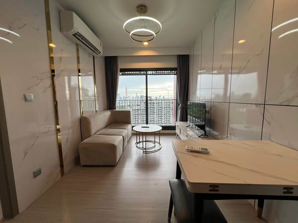 bedroom of Life Asoke Hype