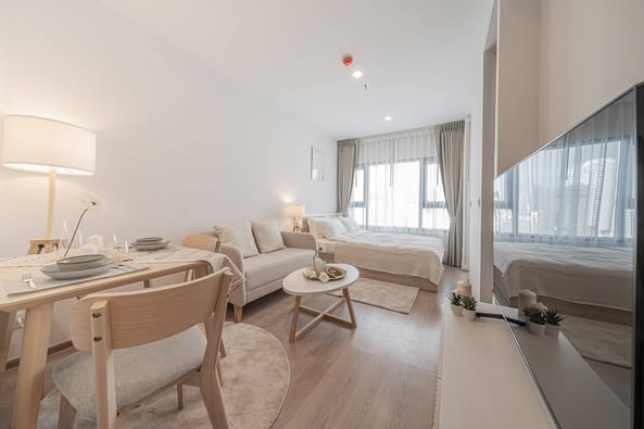 living room and bedroom of Life Rama 4 – Asoke