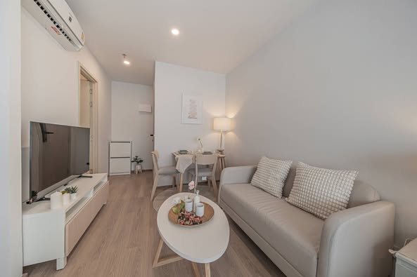 living room and bedroom of Life Rama 4 – Asoke