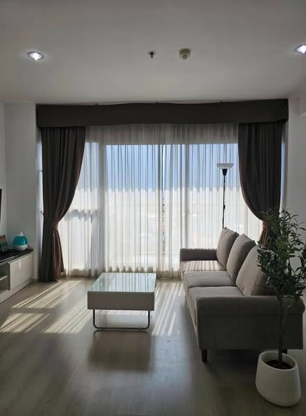 bedroom and living room of Life Ratchadapisek