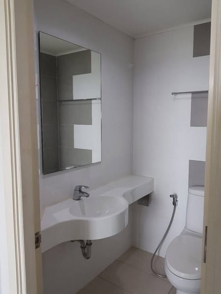 bathroom of Lumpini Place Rama 4 – Kluai Nam Thai