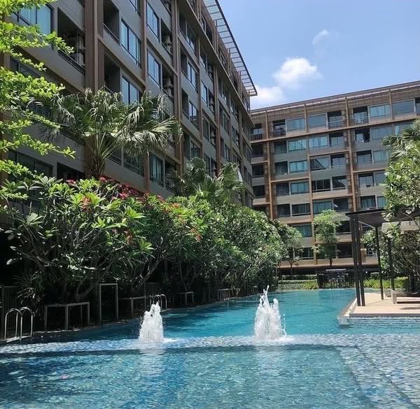 pool of Metro Luxe Ratchada
