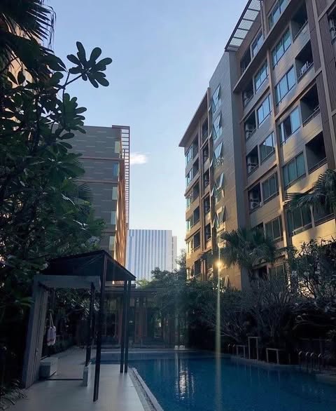pool of Metro Luxe Ratchada