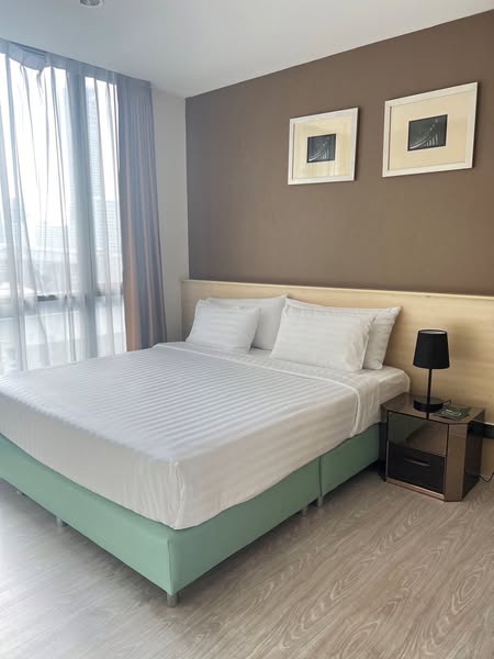 bedroom of Mövenpick Ekkamai Bangkok