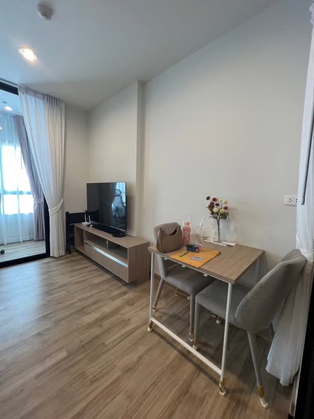 living room of Niche MONO Sukhumvit Bearing