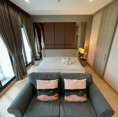 living room and bedroom of Noble Ploenchit