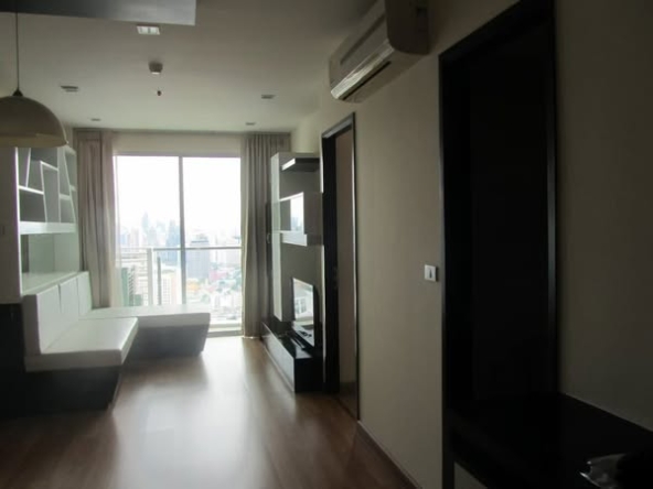 bedroom and room interior of OneSiam Skywalk