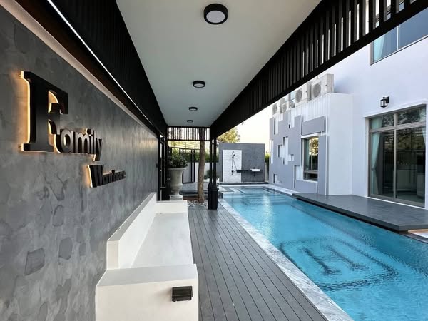 pool of Perfect Masterpiece Rama 9-Krungthep Kreetha