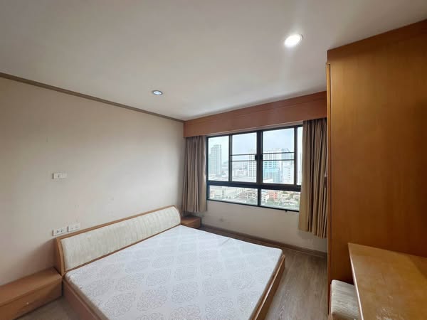 bedroom of Phahon-Sutthisan Lumpini Ville