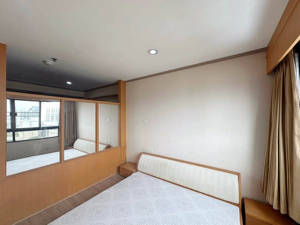 bedroom of Phahon-Sutthisan Lumpini Ville
