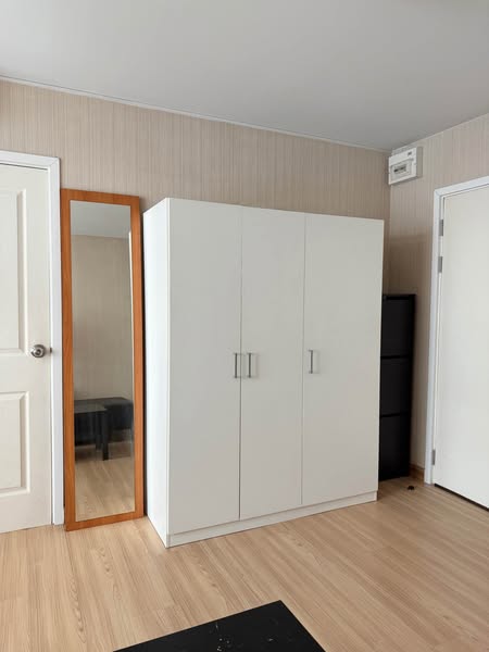 bedroom and room interior of Plum Condo Phaholyothin 89