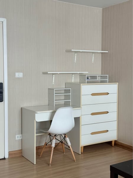 room interior and bathroom of Plum Condo Phaholyothin 89