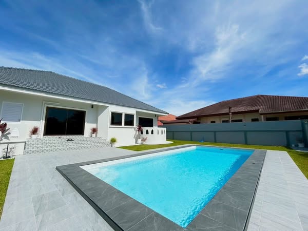 pool of POPO’s Villa Resort