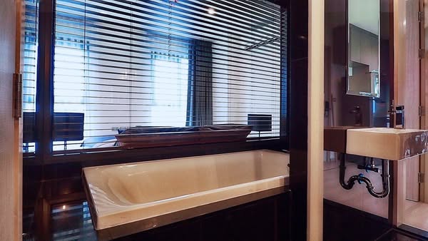 bathroom of Rhythm Sukhumvit 36-38