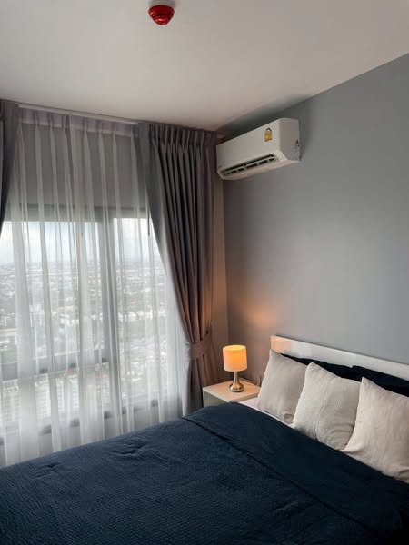 bedroom of Rich Park Triple Station