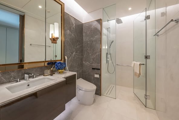 bathroom of Sindhorn Tonson
