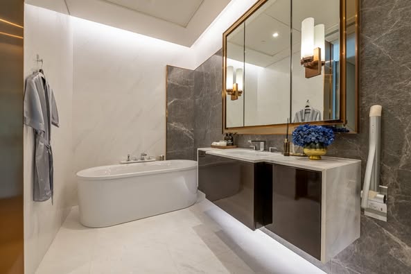 bathroom of Sindhorn Tonson