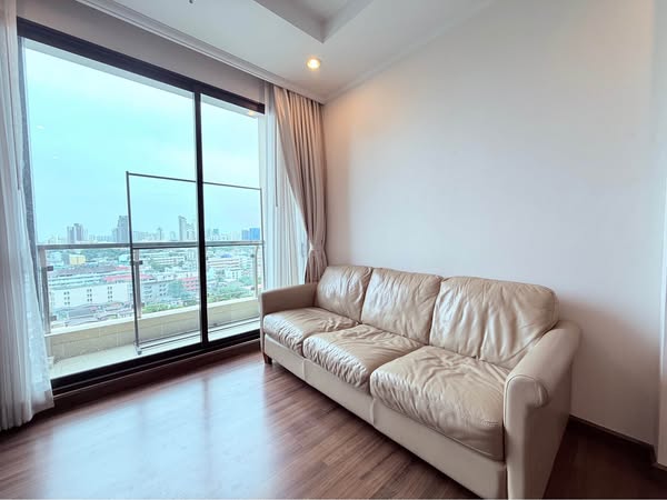 bedroom and living room of Supalai Elite Sathon – Suan Phlu