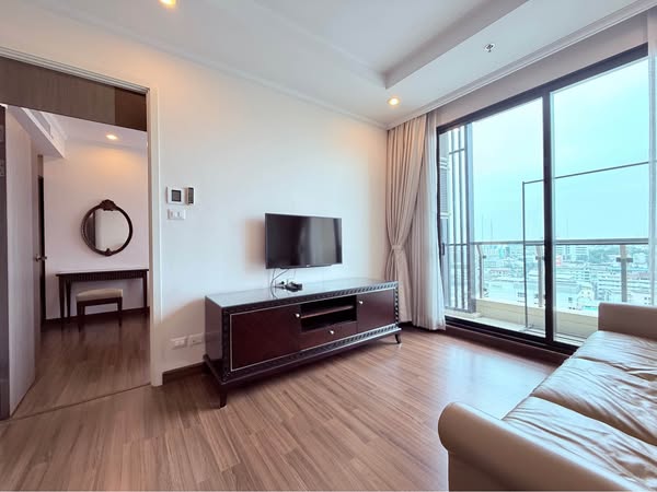 living room and bedroom of Supalai Elite Sathon – Suan Phlu