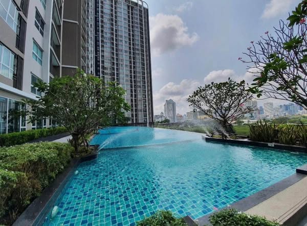 pool of Supalai Veranda Rama 9