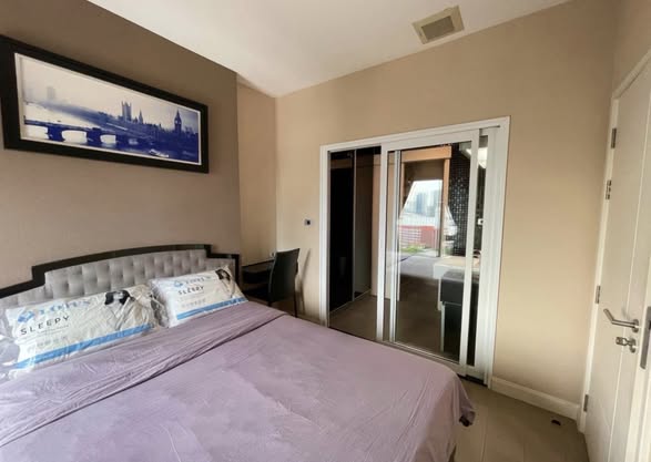 bedroom of The Crest Sukhumvit 34