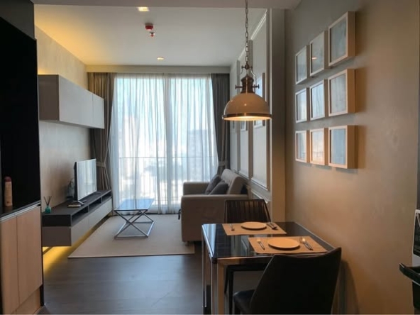 living room and room interior of The Edge Sukhumvit 23