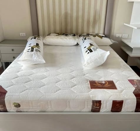 bedroom of The Editor Saphan Khwai