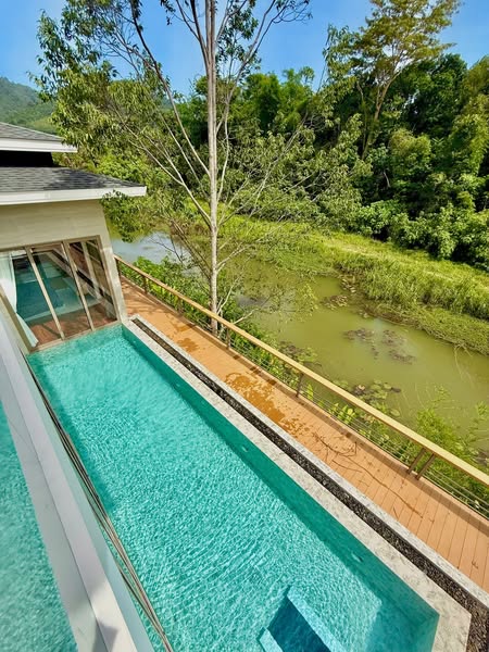 pool of The Gloria Villas Phuket