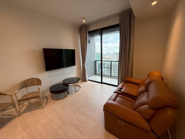 bedroom and living room of The Lofts Silom by Raimon Land