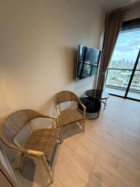 The Lofts Silom by Raimon Land