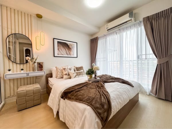 bedroom of The Log 3 Condominium