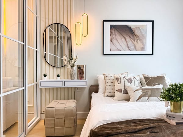 bedroom of The Log 3 Condominium