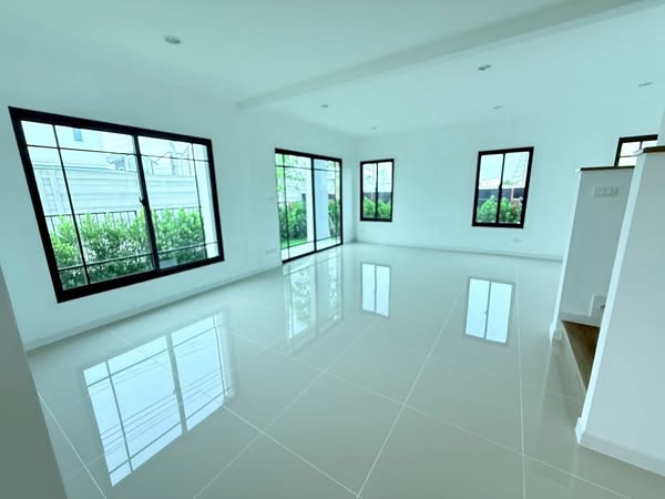 room interior of The Plant Bangna Wongwaen