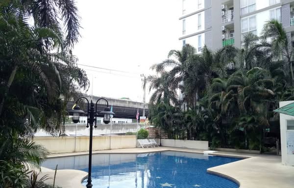 pool of The Star Condominium