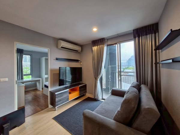 living room and bedroom of VOQUE Place Sukhumvit 107 - Bearing 2 : โว้ค เพลส สุขุมวิท 107 - แบริ่ง 2