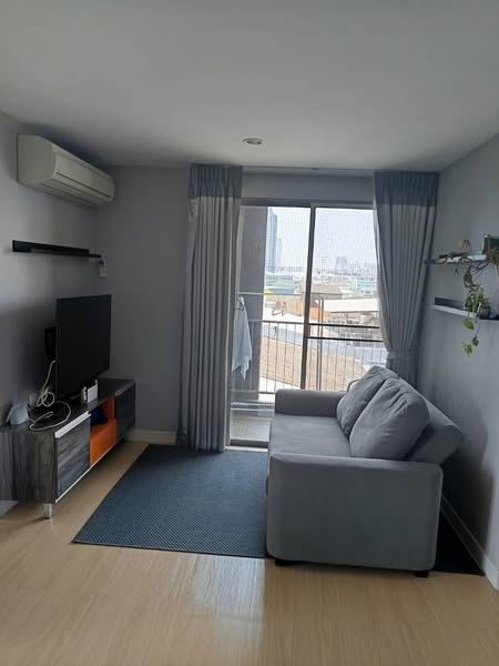 living room and bedroom of VOQUE Place Sukhumvit 107 - Bearing 2 : โว้ค เพลส สุขุมวิท 107 - แบริ่ง 2