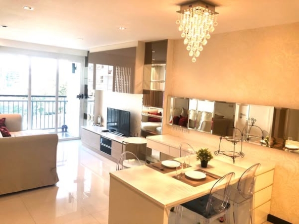 living room of Voque Sukhumvit 16 Residential Condominium