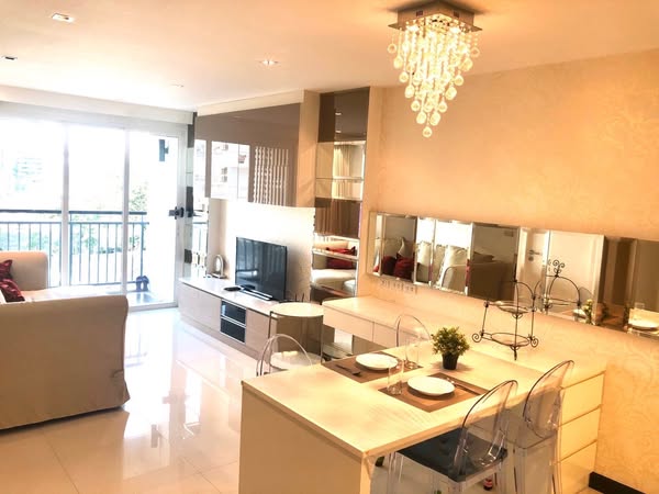 living room of Voque Sukhumvit 16 Residential Condominium
