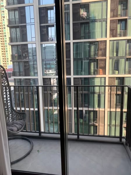 fire escape and room interior of 28 Chidlom