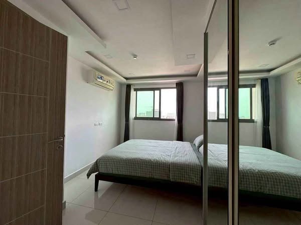 bedroom of Arcadia Beach Continental