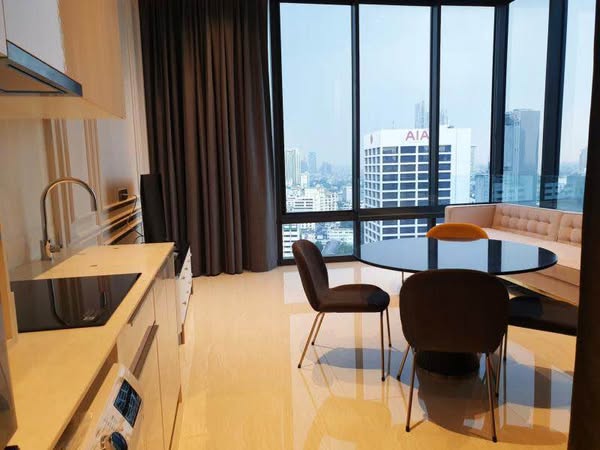 Ashton Silom