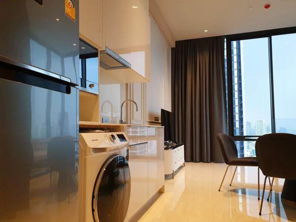 Ashton Silom
