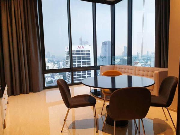 Ashton Silom