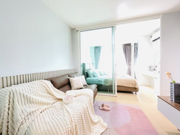 bedroom and room interior of Aspire Erawan Tower B