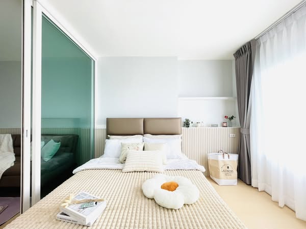 bedroom and room interior of Aspire Erawan Tower B