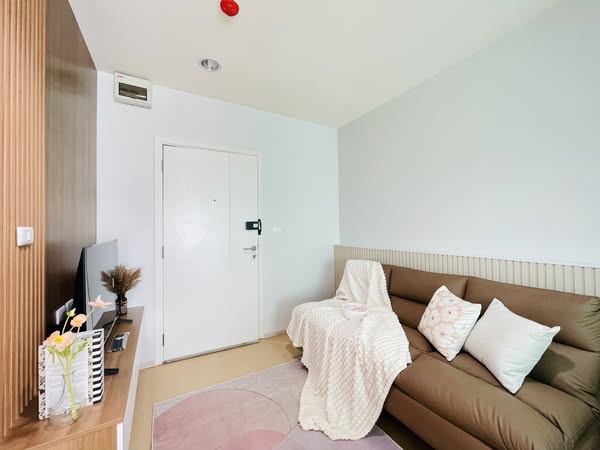 living room and bedroom of Aspire Erawan Tower B
