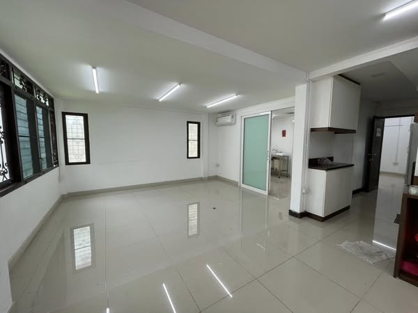 Baan Puripuri: Home Office ลาดพร้าว 41