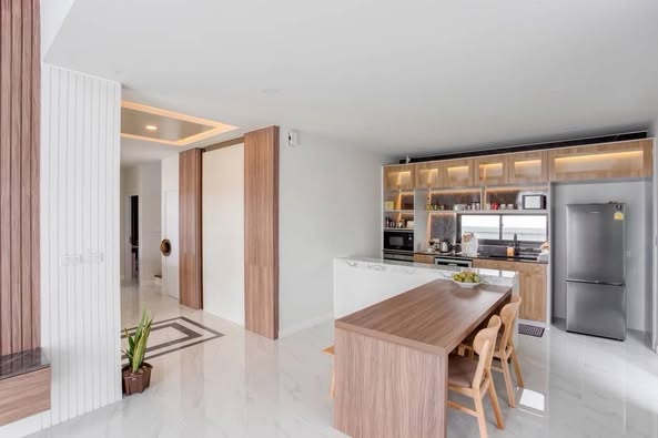 room interior and kitchen of Britania Bangna-Suvarnabhumi KM.26