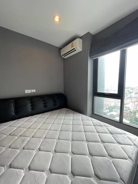 bedroom of C Ekkamai Condominium