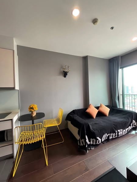 bedroom of C Ekkamai Condominium